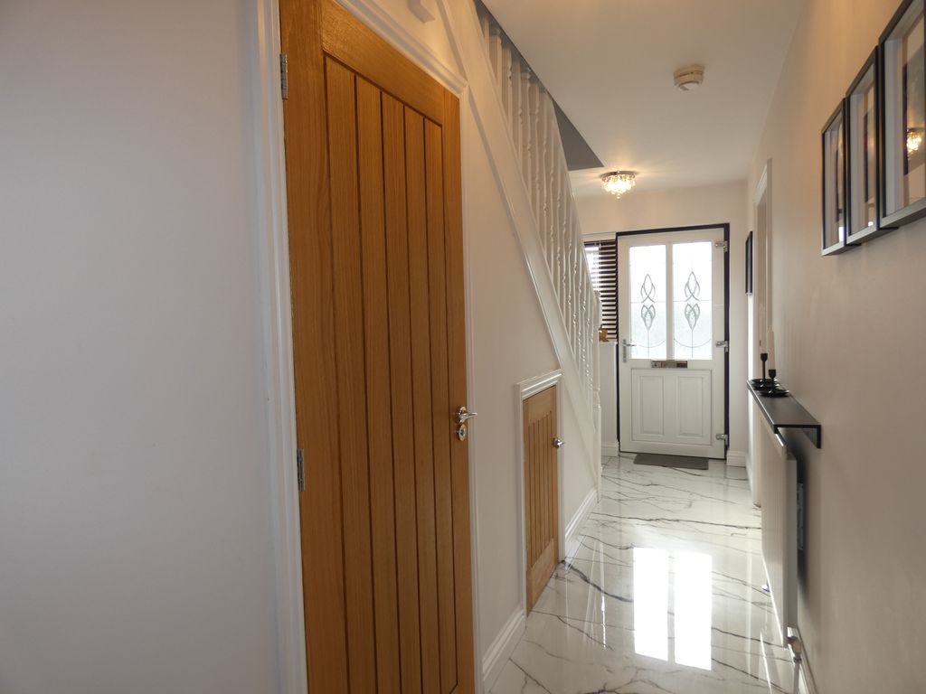 Entrance Hallway- click for photo gallery